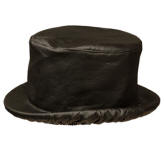 Fitted black vinyl cover with soft lining and elastic edge provides protection against rain.  Designed to fit over Christys' of London top hats.<Br>
S (52-54cm), M (55-57cm), L (58-60cm).